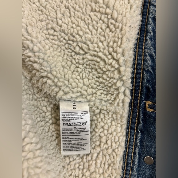 Old Navy Denim Jacket with Sherpa Lining - Picture 5 of 7